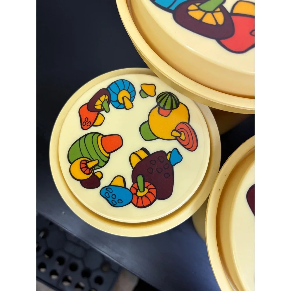 VTG 70s Rubbermaid Mushroom Canister Set of 4 Yellow Kitchen Storage nestjng